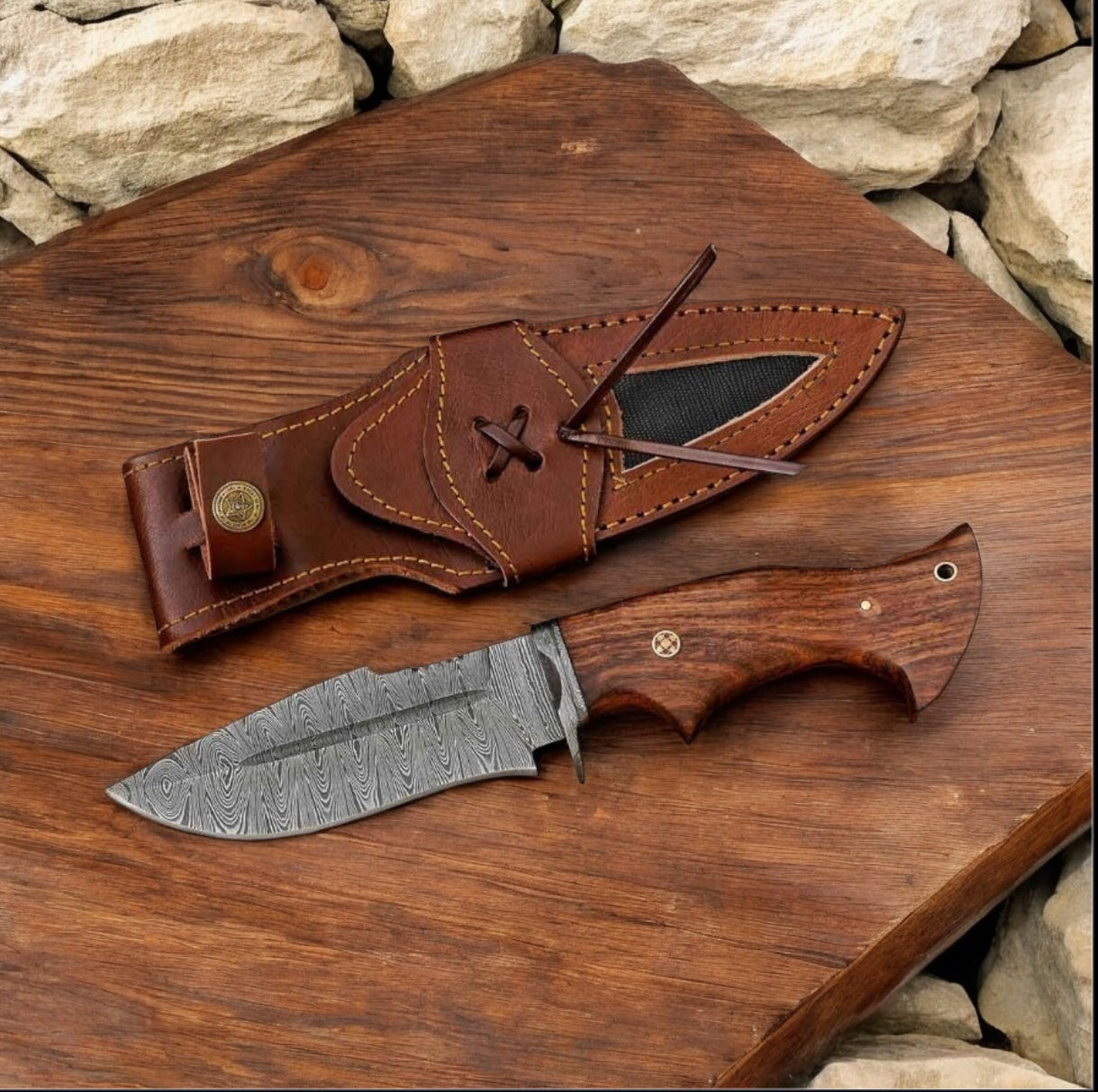 Premium Bobcat Knife - Damascus Steel Blade with Rosewood Handle & Leather Case