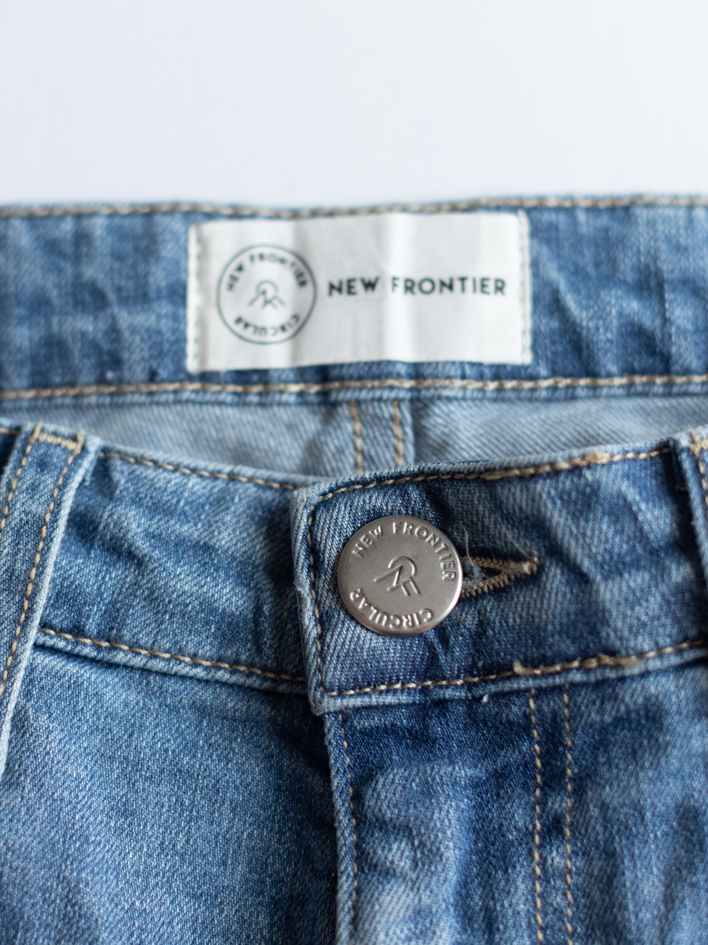 Women's Stretch Tapered Jean - Washed Stone Blue