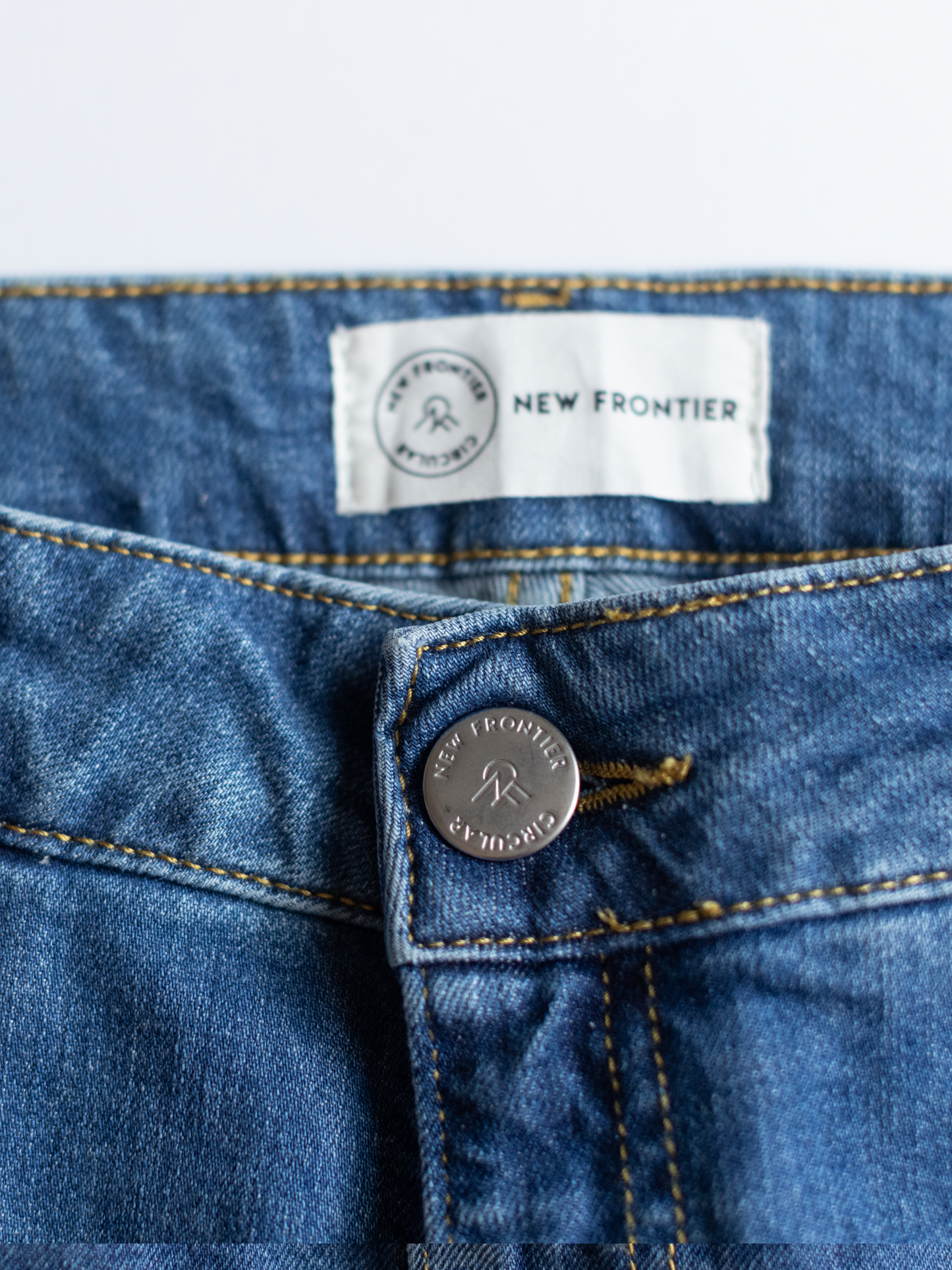 Women's Straight Leg Jean - Authentic Blue