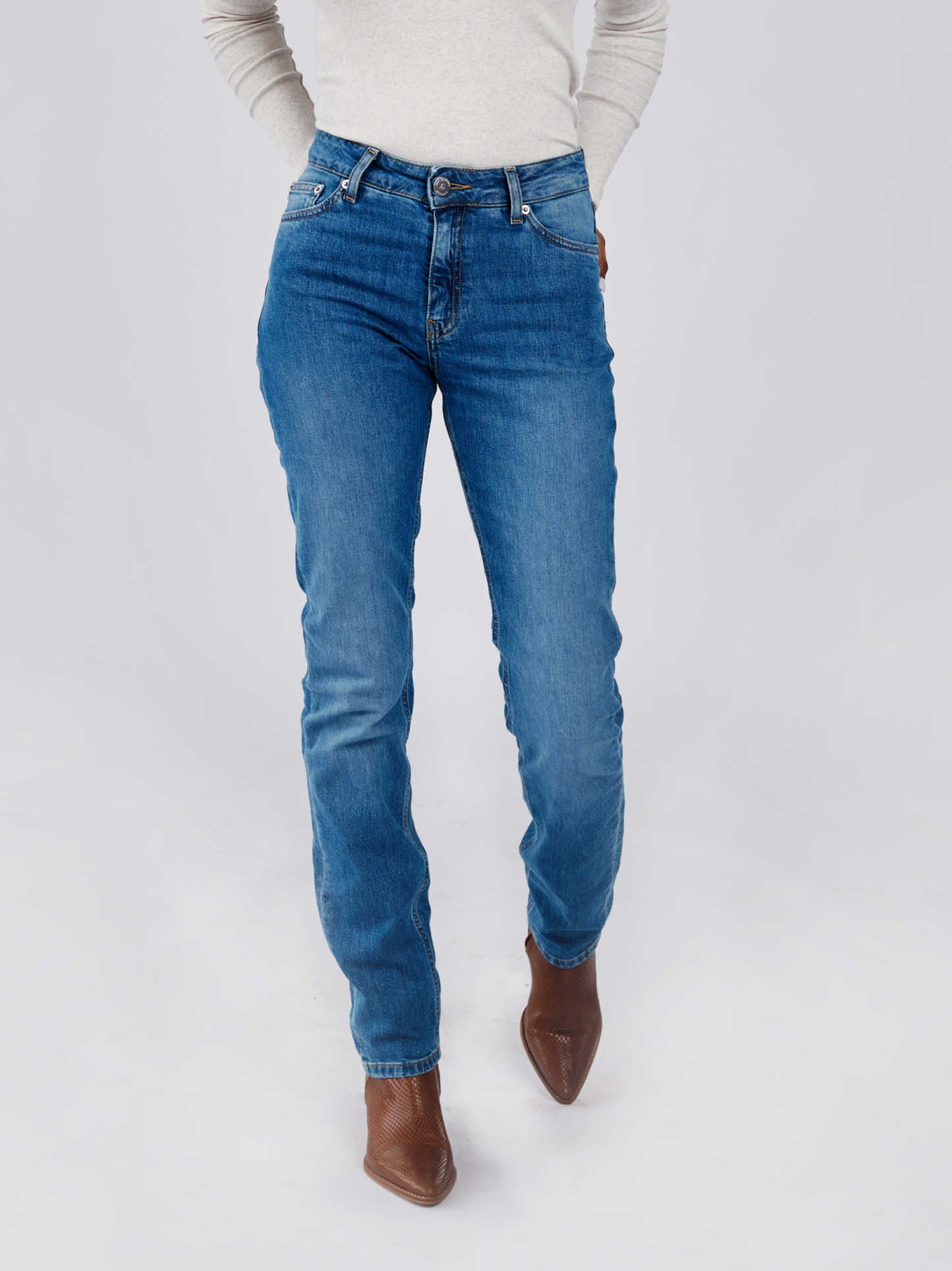 Women's Straight Leg Jean - Authentic Blue
