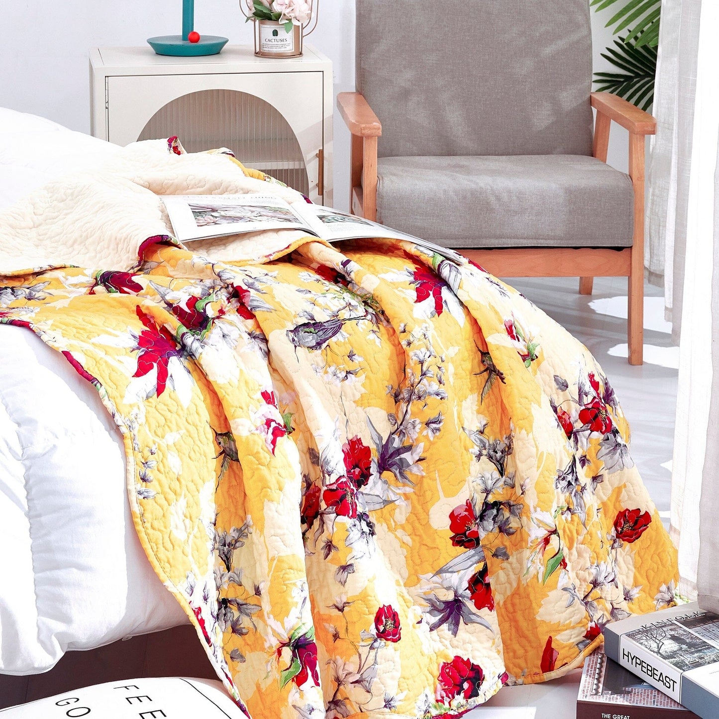 Yellow Floral Quilted Throw Blanket - Hummingbirds Farmhouse Red Flowers for Couch, Sofa or Bed- Scalloped Edges