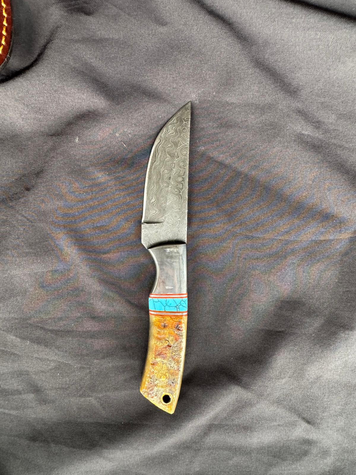 Titan "Amber Mesa" Damascus Skinner Knife – Amber Bone & Turquoise Inlay Handle, Leather Sheath