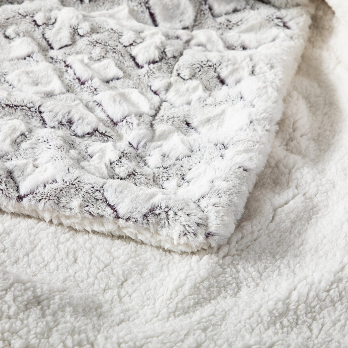 Luxury Dreamy Milky White & Purple Sherpa Backside Faux Fur Throw Blanket