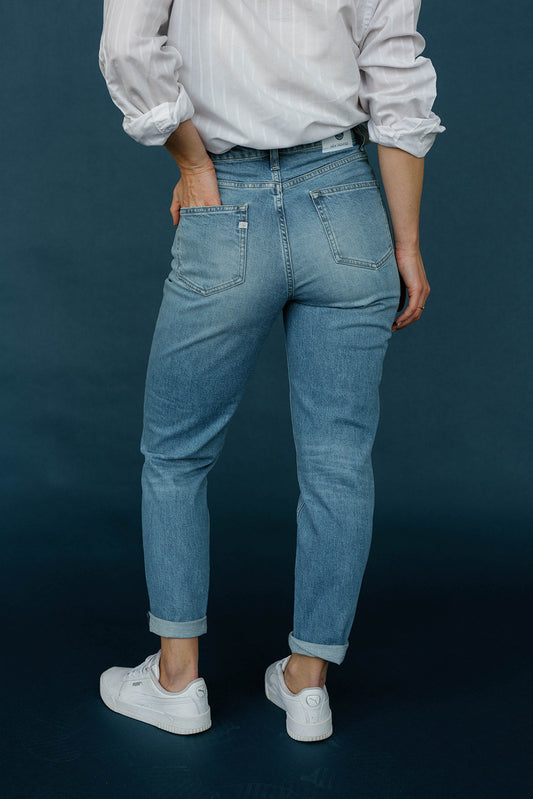 Women's Stretch Tapered Jean - Washed Stone Blue