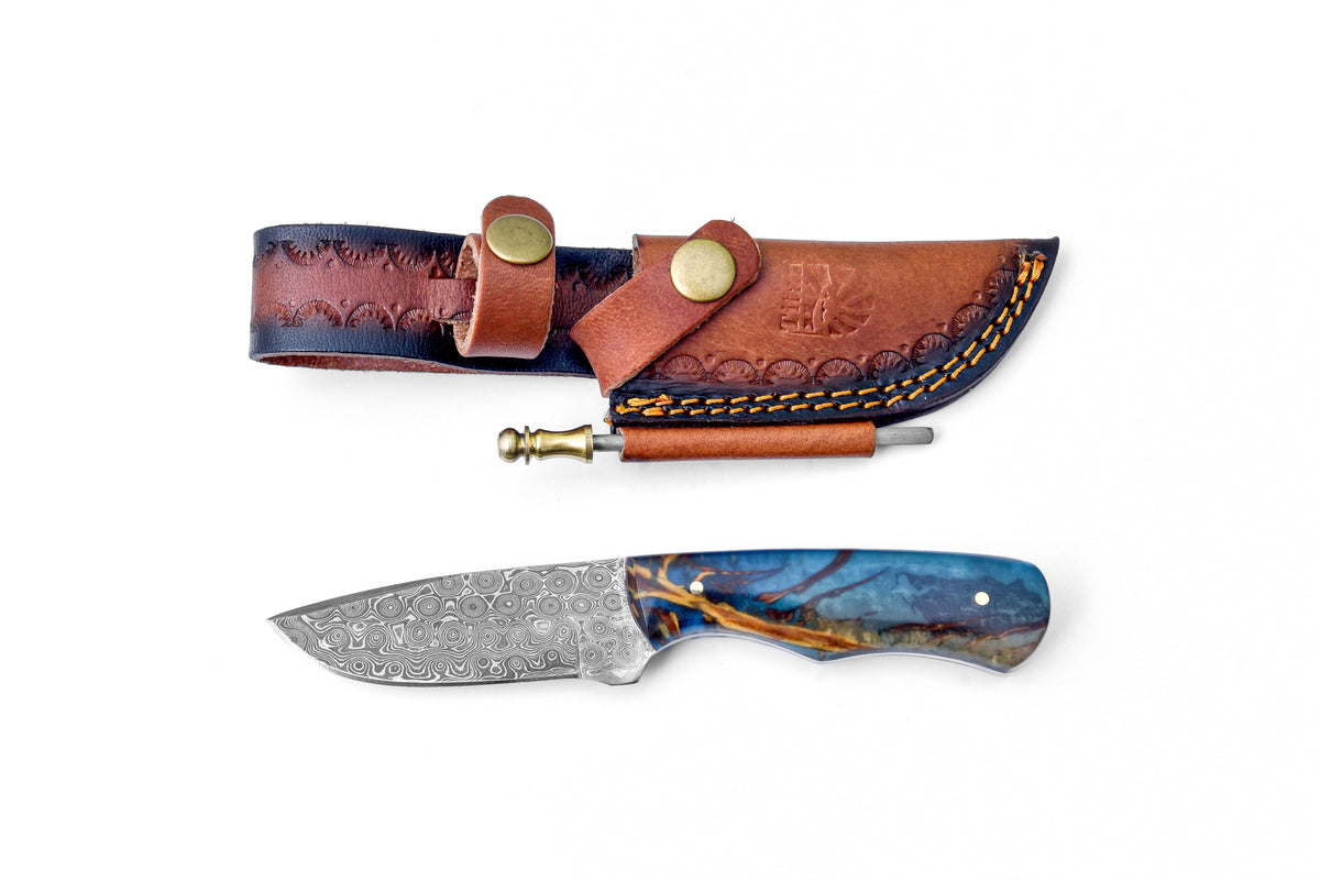 Titan Forestborn Damascus Hunting Knife – Real Pine Cone Resin Handle, Leather Sheath