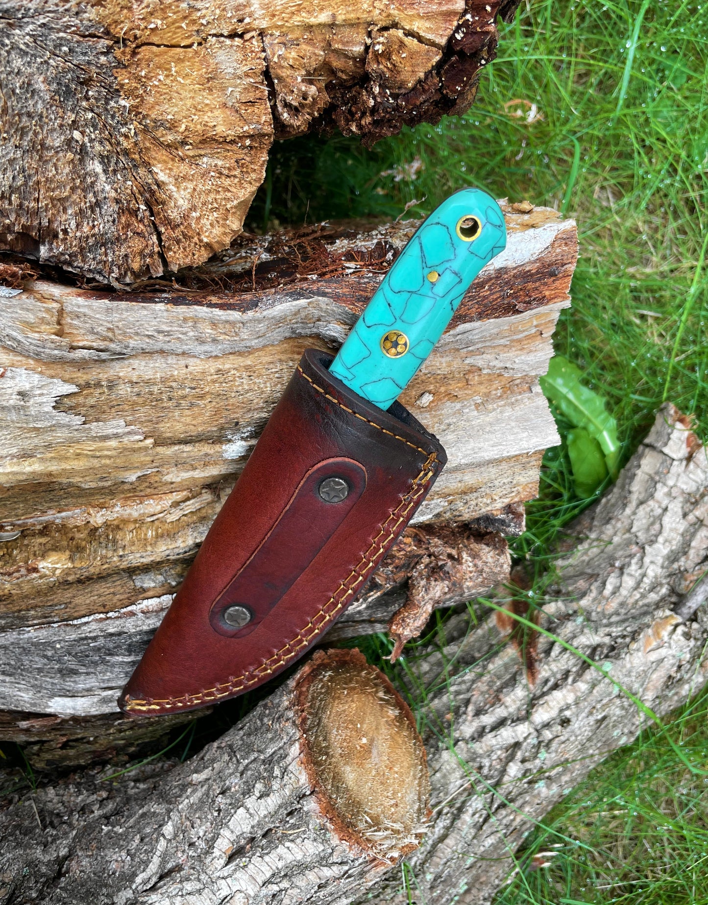 Custom Forged Damascus Steel Hunting Knife with Acrylic Scales TK-016