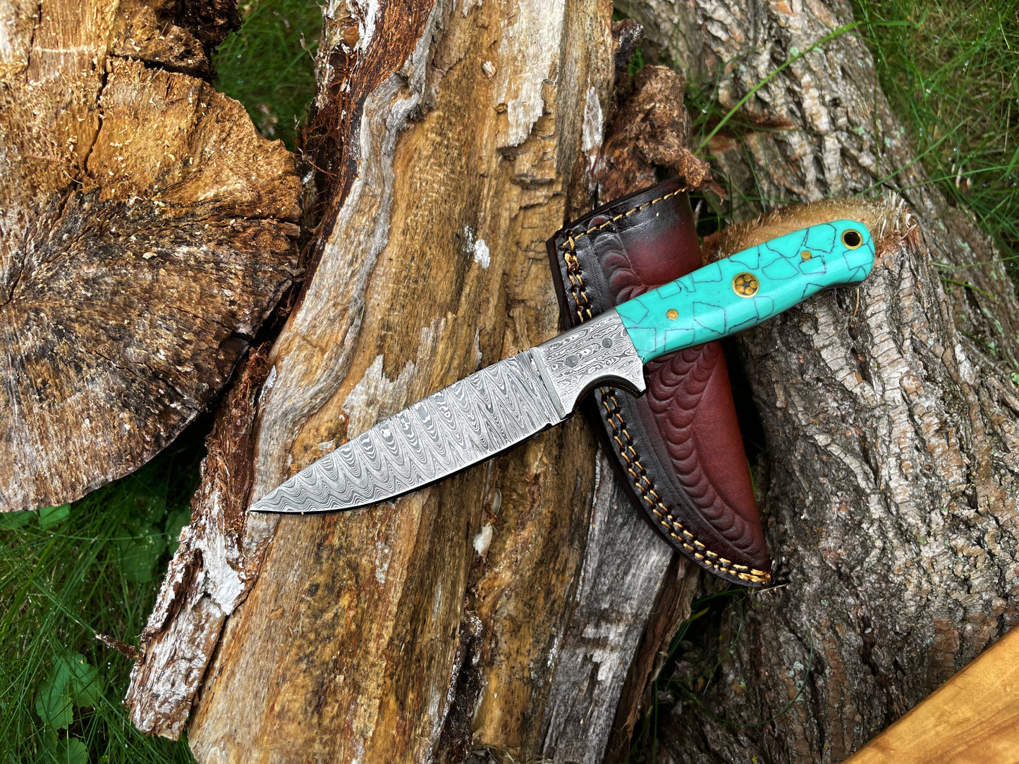 Custom Forged Damascus Steel Hunting Knife with Acrylic Scales TK-016