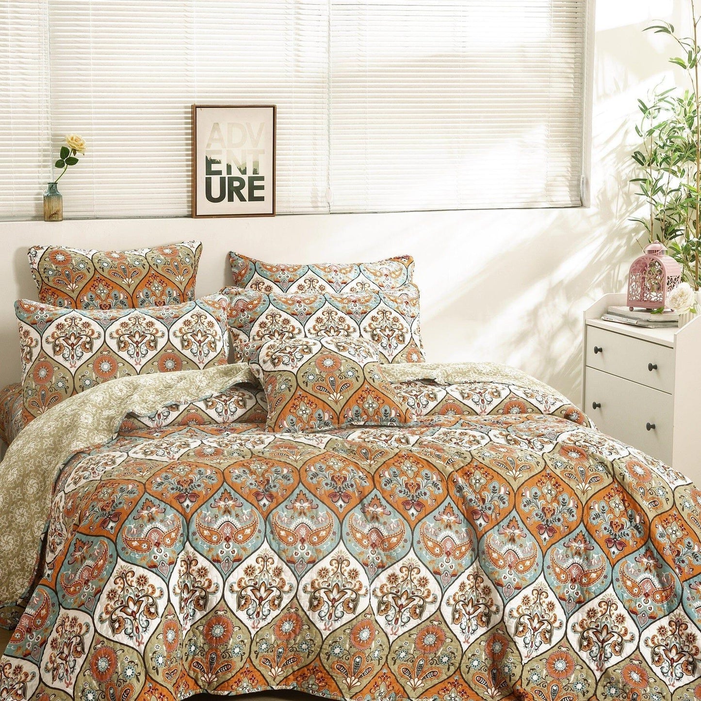 Garden Coral Paisley Quilted Bedspread Set