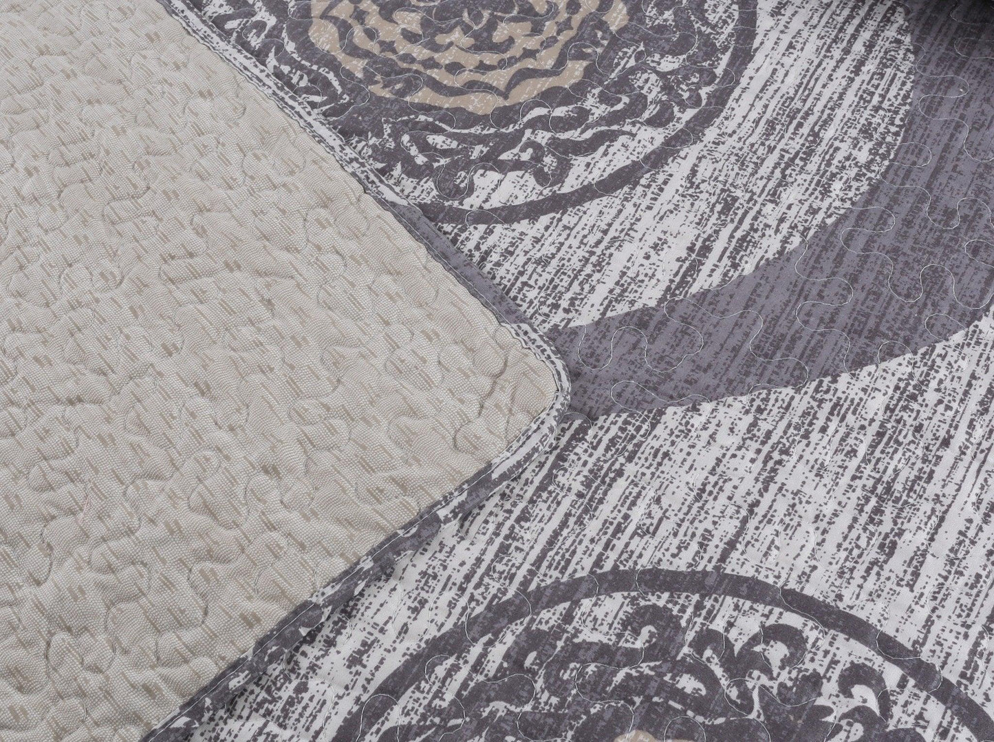 Rustic Grey Mosaic Distressed Medallion Reversible Quilted Bedspread Set