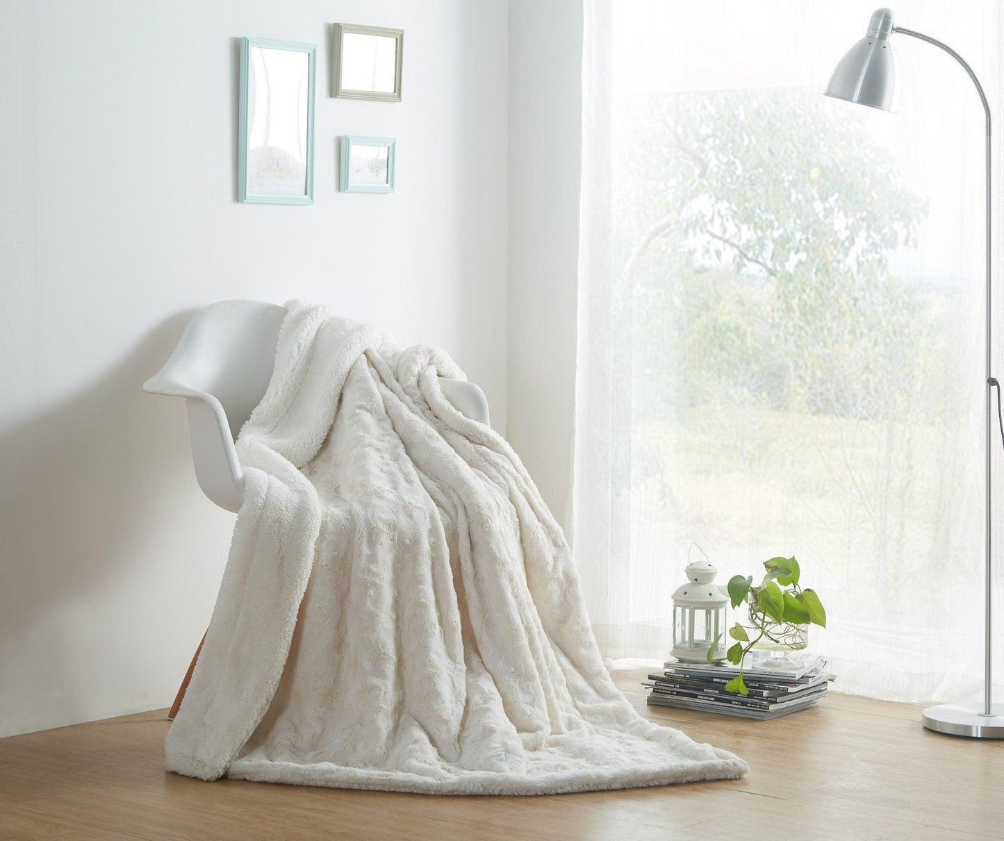 Luxury White Roses Fluffy Soft Sherpa Backside Faux Fur Throw Blanket
