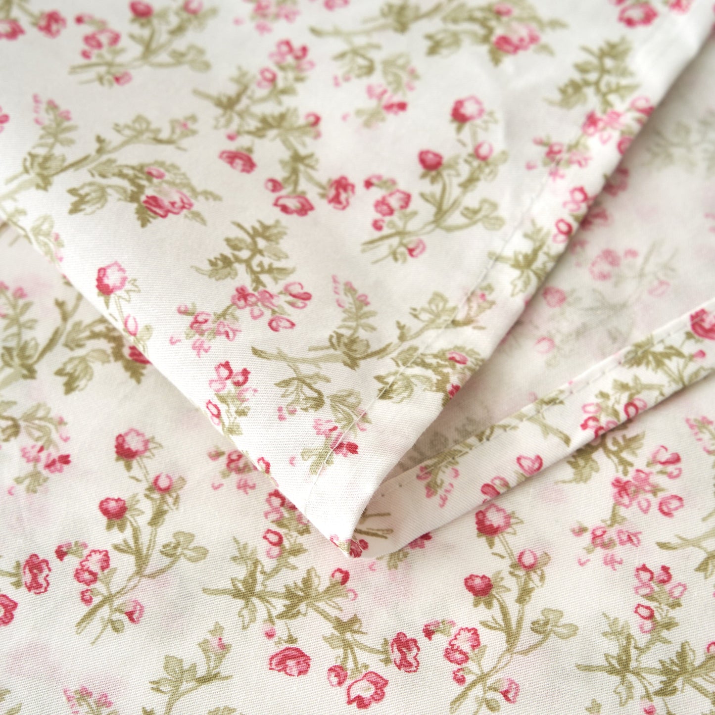 Romantic Coquette Sheet Set - 100% Cotton Floral Fitted & Flat Sheets with Pillowcases - Deep Pocket Design - Soft, Breathable, Wrinkle-Resistant