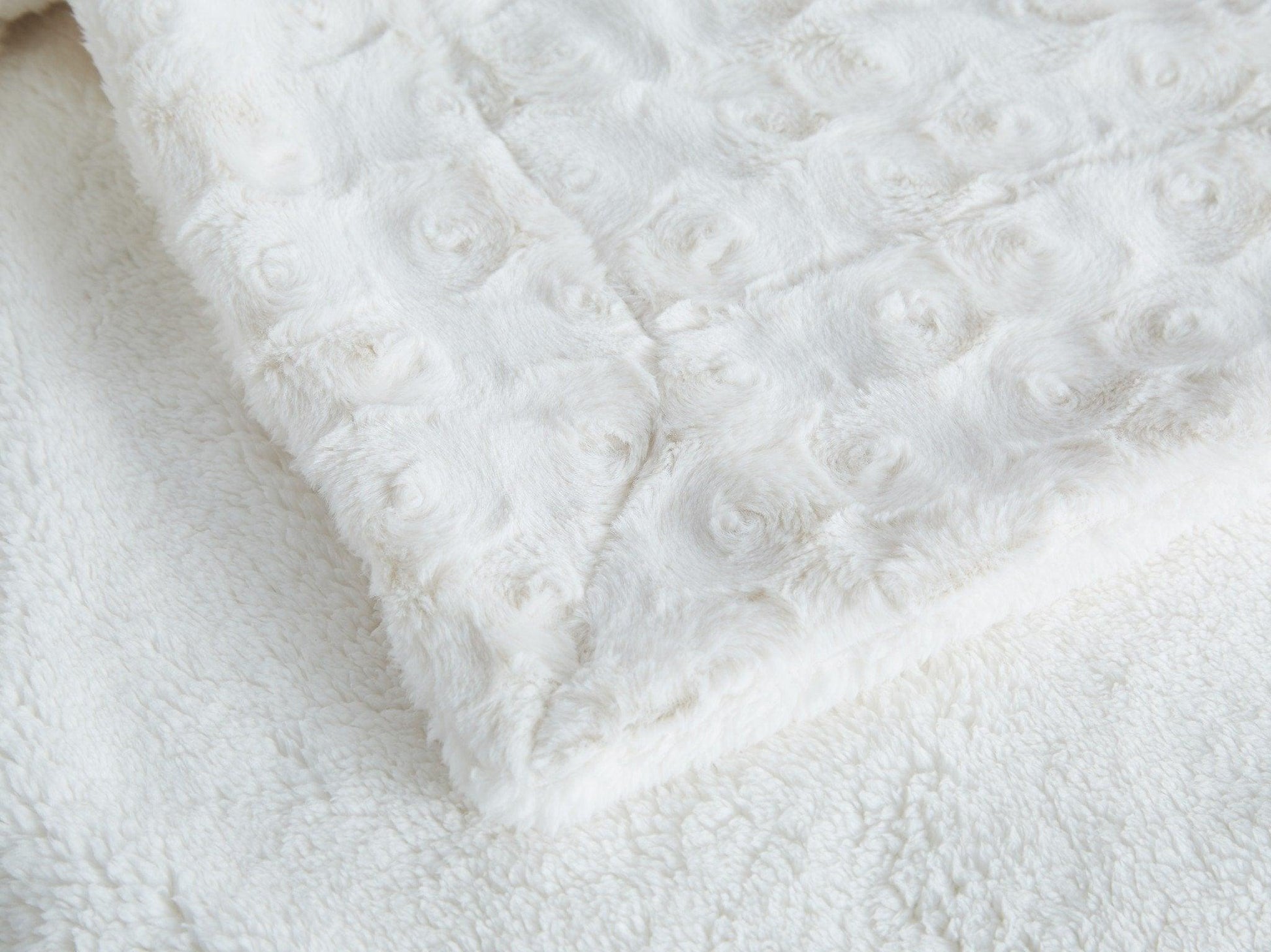 Luxury White Roses Fluffy Soft Sherpa Backside Faux Fur Throw Blanket - Bumpkin Ranchwear