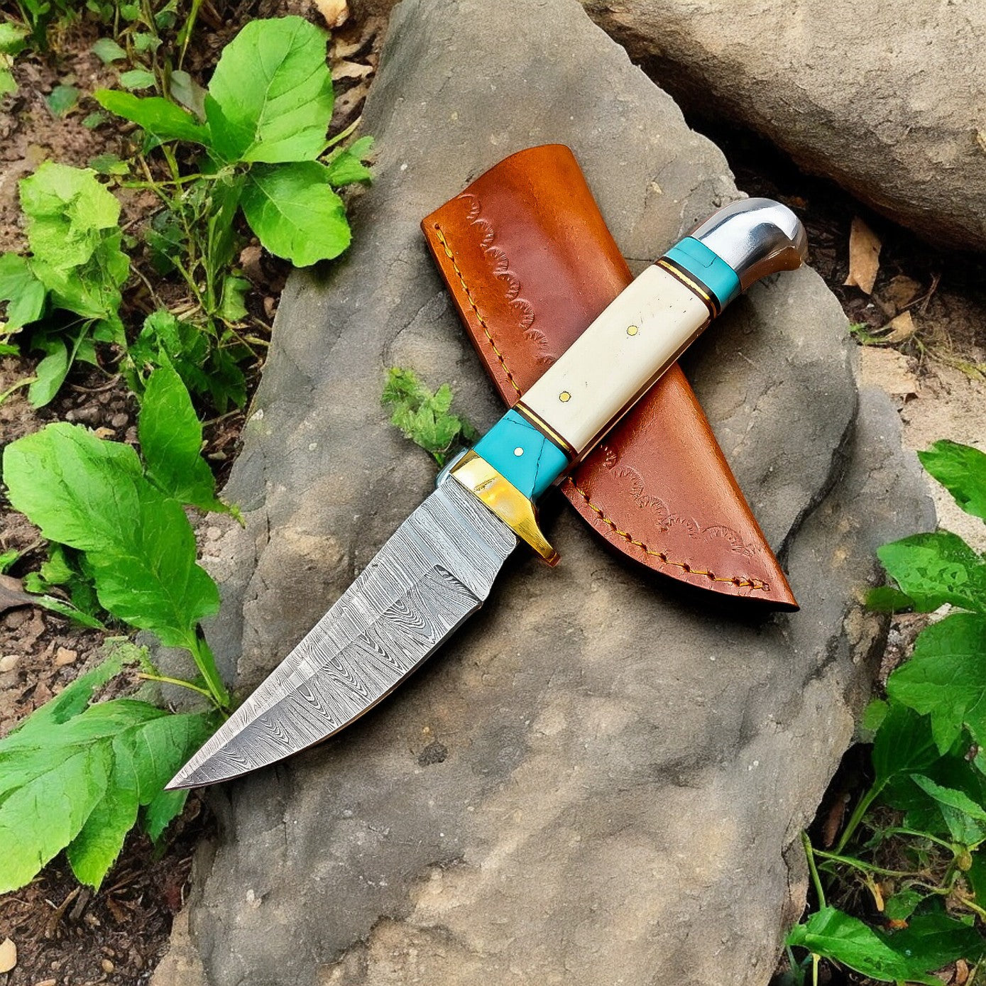 Handmade Damascus Hunting Knife – Turquoise & Bone Handle