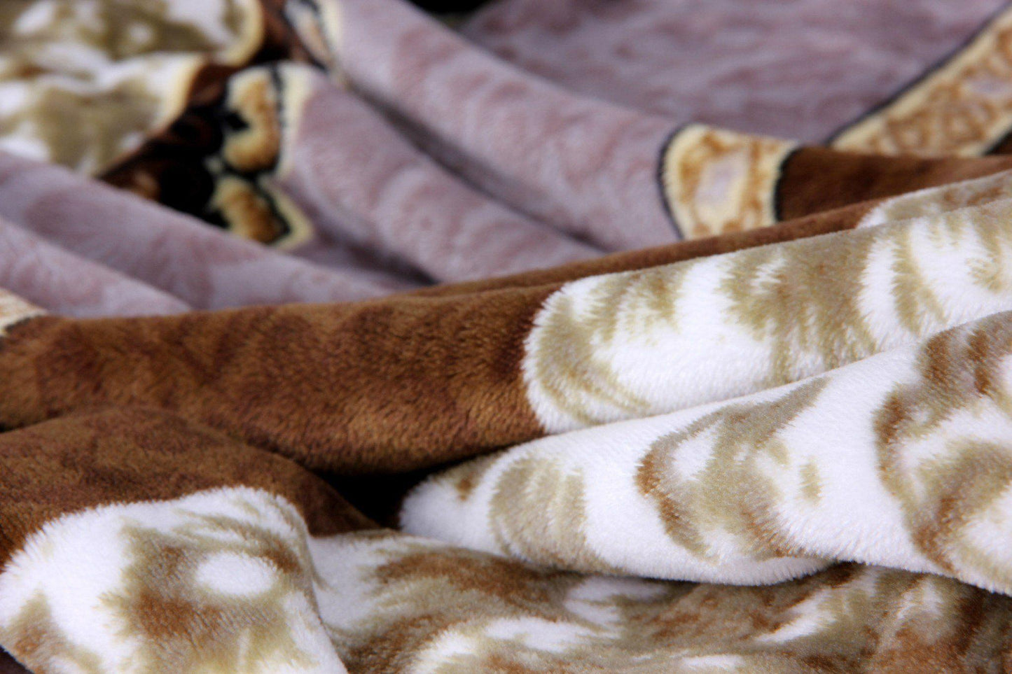 Lavender Floral Cabin Flannel Mink Fleece Throw Blanket